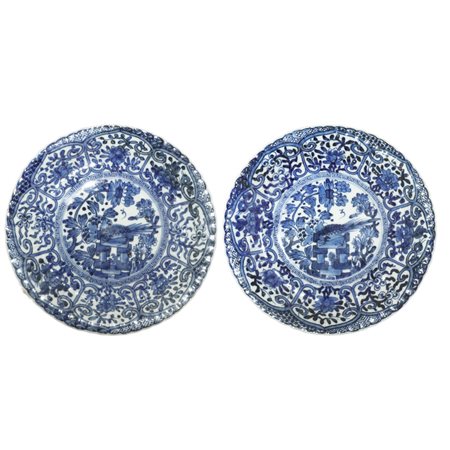 Coppia di piatti in porcellana cinese con decori blu e azzurri, Qing , Dinastia