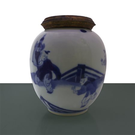 Vaso invetriato nei toni blu e bianco raffigurante bambini che giocano, Qing , Dinastia