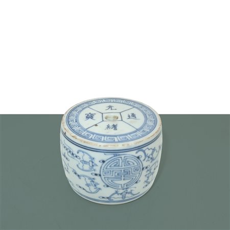 Sigillo cinese decorato nei toni del bianco e del blu con iscrizioni, Qing , Dinastia 19° secolo