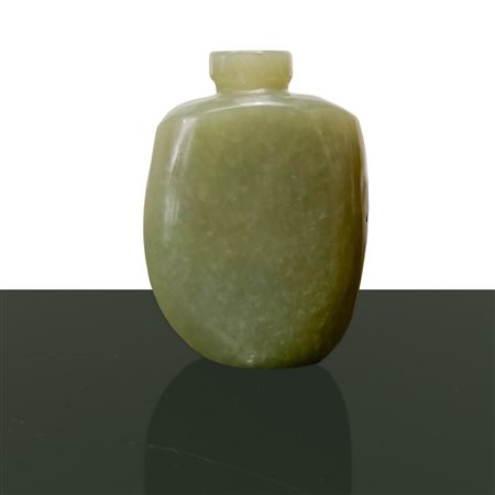 Bottiglia di tabacco da fiuto in giada verde, 19° secolo