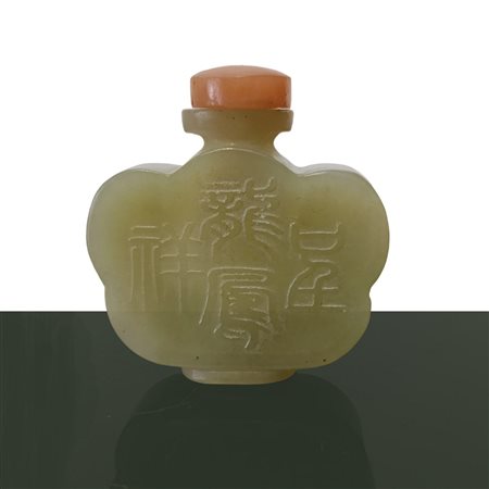 Piccola bottiglia da tabacco in giada verde, Cina 19° secolo