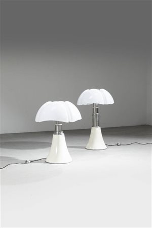 GAE AULENTI<BR>Coppia di lampade da terra mod. Pipistrello