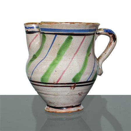 Versatoio con manico  in maiolica di Caltagirone invetriato smaltato e dipinto policromo, primi 20° secolo