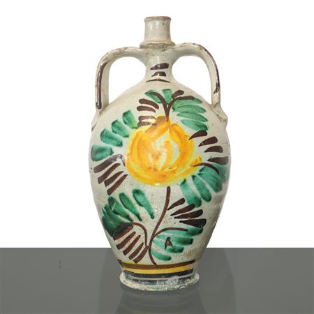 Bummulo in maiolica di Caltagirone con fiore policromo dipinto sul fronte, fine 19°/20° secolo