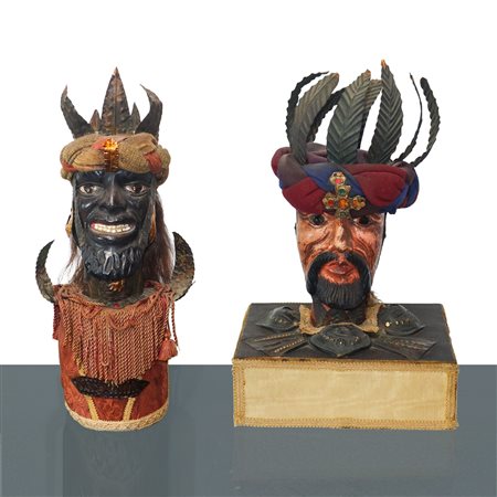 Coppia di teste di pupi siciliani con base