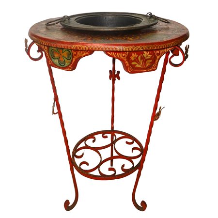 Domenico Di Mauro (Guardia Mangano 1913 - Aci S. Antonio 2016)  - Braciere con supporto  in ferro e legno dipinto con paladini, grottesche e paesaggio con Etna e Acitrezza