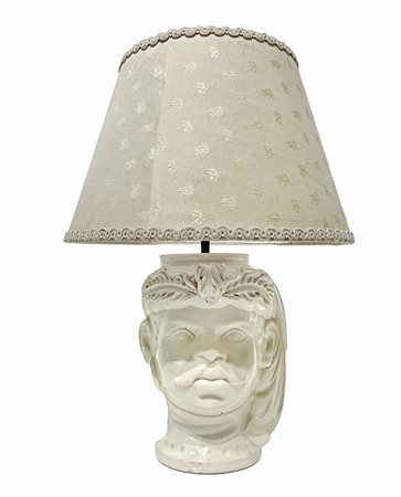 Lume con base in maiolica di Caltagirone raffigurante moro, 20° secolo