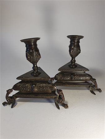 Due candelieri con draghi