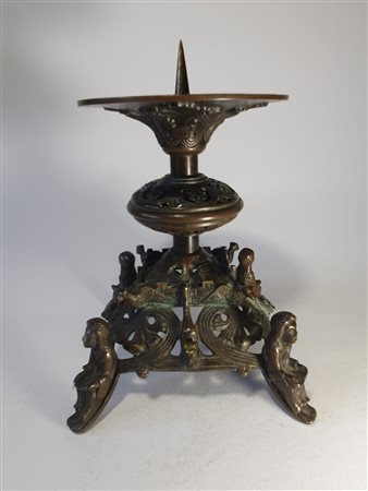 Candeliere istoriato stile medievale