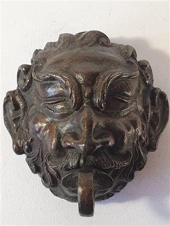 Mascherone con anello