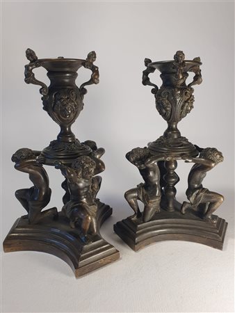 Coppia di candelieri con putti inginocchiati, da modelli rinascimentali