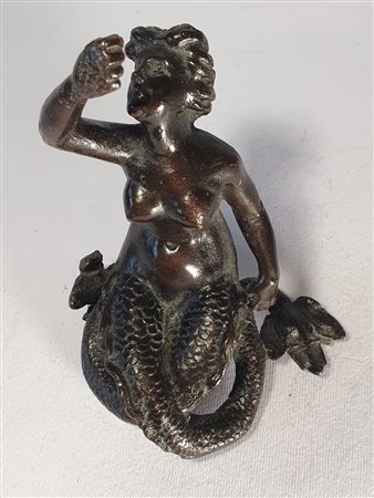 Sirena bifida e maniglia con sirene