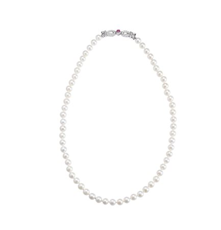  - Collana di perle Akoya 7,5-8 mm con chiusura in oro bianco 18k, rubino e diamanti.