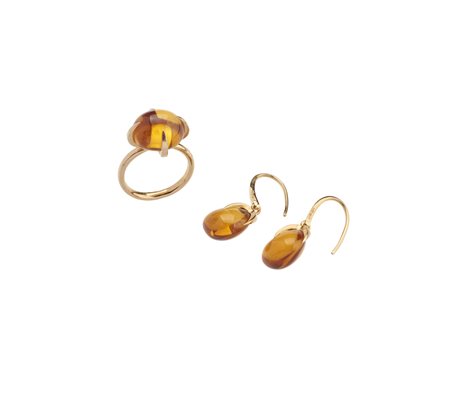 POMELLATO - Parure composta da un anello e un paio di orecchini in oro giallo 18k e quarzi citrini cabochon.