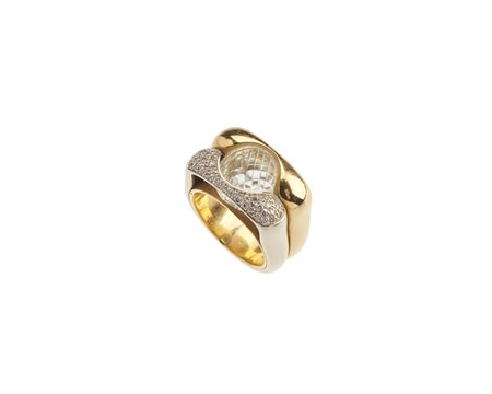  - Anello in oro giallo e bianco 18k con topazio e diamanti bianchi .