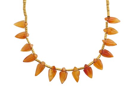 MELIS MASSIMO MARIA - Collana in oro a pallini 18k con pendenti a forma di punta lancia in corniola e paio di orecchini in oro giallo 18k del medesimo stile e materiale .