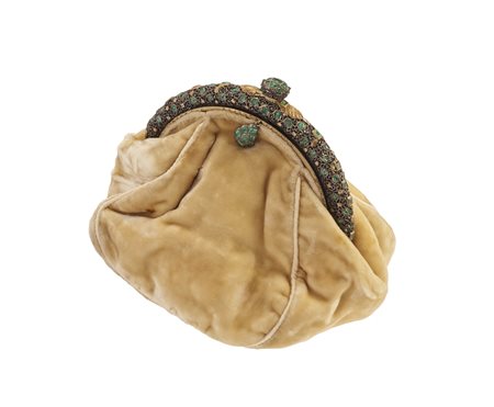 BUCCELLATI - attribuito a. deliziosa borsetta da sposa in velluto di seta avorio con inserti in oro, argento e smeraldi .