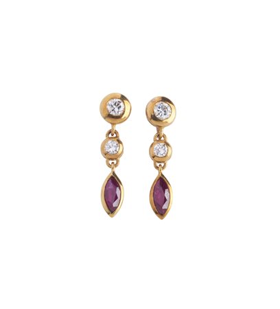  - Paio di orecchini in oro giallo 18k con due rubini taglio a marquise .