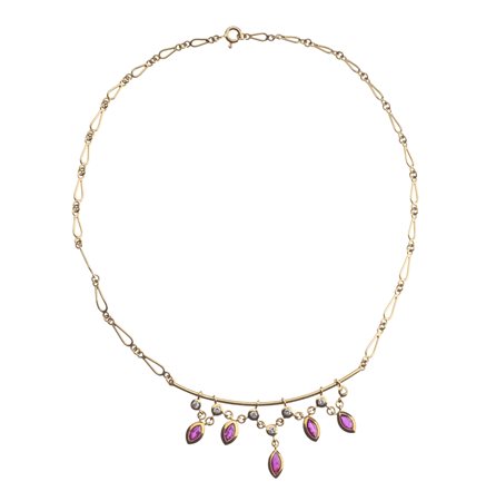  - Collana in oro giallo 18k con rubini e piccoli diamanti .