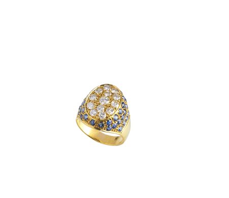  - Anello artigianale in oro giallo 18k  tipo chevalier con zaffiri e diamanti bianchi .
