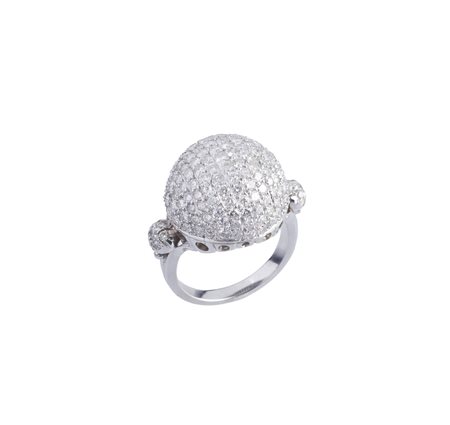  - Anello boule in oro bianco 18k con pavé di diamanti 3,95 ct. .