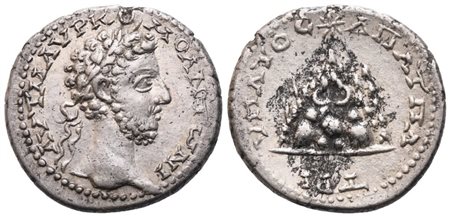 Commodus (177-192), Didrachm, Caesarea Cappadociae, 183-185; AR (4,37 g; 19,5 mm; 12 h)