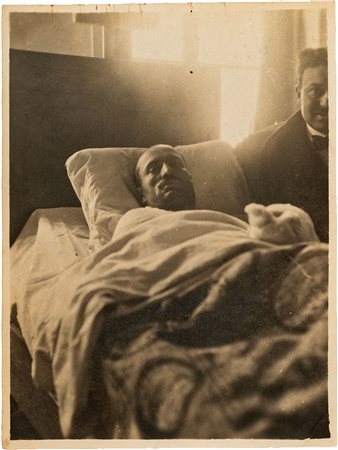Benito Mussolini - fotografia che lo ritrae sul letto d'ospedale...