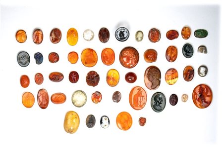 A lot of 50 ancient  and modern engraved gems. Various subjects.