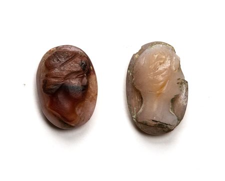 Lot of 2 agate cameos. Female heads