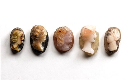 Lot of 5 agate cameos. Female heads in profile.