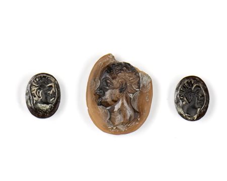 A lot of 3 agate cameos. Moor heads.