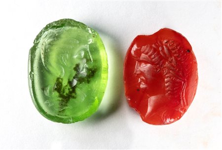 A lot of 2 Neoclassical glass cast impression. Imperial portraits.