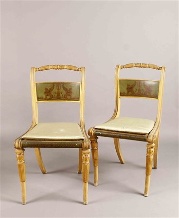 Coppia di sedie in legno laccato, schienale con traversa dipinta a motivo di...