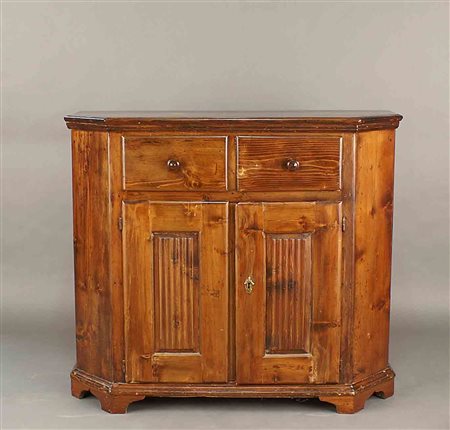 Credenza scantonata in abete, piano sagomato con due cassetti e due sportelli...