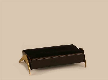 Svuotatasche di forma rettangolare in pelle e metallo dorato, anni 40/50, cm....