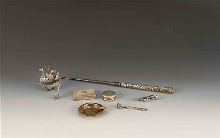 Lotto composto da nove oggetti in argento, fogge e manifatture diverse, gr....