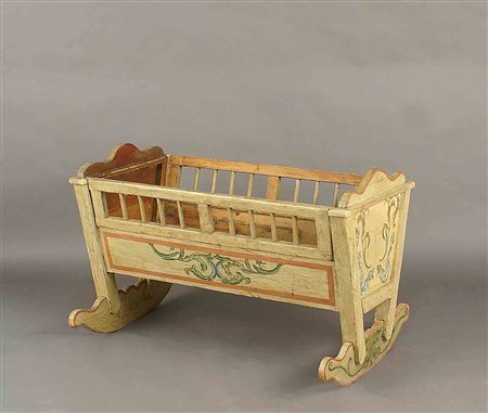 Culla tirolese in legno laccato e dipinto a policromia, fine del XIX secolo,...