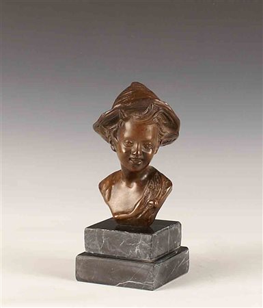 Busto di giovinetto in bronzo poggiante su base in marmo, XIX secolo, h. cm. 22.