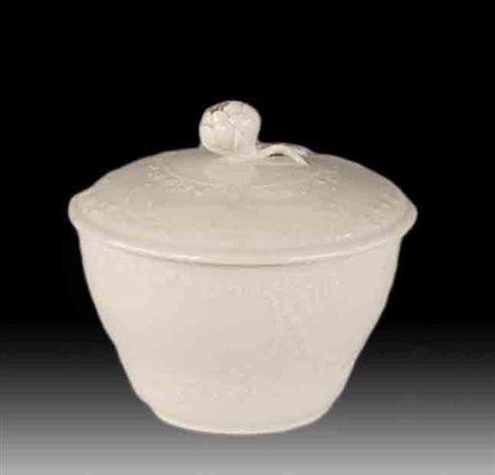 Zuccheriera in porcellana Meissen con coperchio, di forma circolare, decorata...