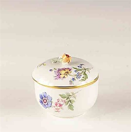 Zuccheriera in porcellana Meissen con coperchio, di forma circolare, decorata...