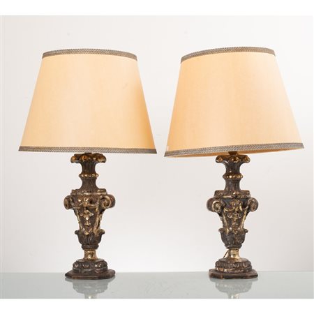 MANIFATTURA ITALIANA DEL XVIII SECOLO, Coppia di pigne