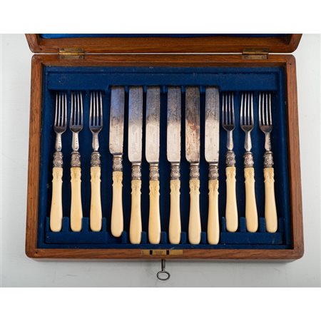 MANIFATTURA INGLESE DEL XIX SECOLO, Servizio