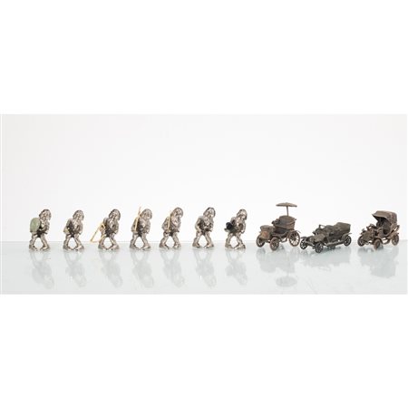 MAN. ITALIANA XX SECOLO, 3 macchinine e 7 piccole sculture