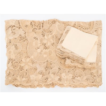 TOVAGLIA rettangolare con dodici tovaglioli