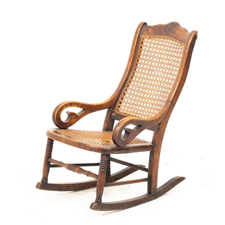 MANIFATTURA SICILIANA DEL XIX SECOLO, Piccola sedia a dondolo