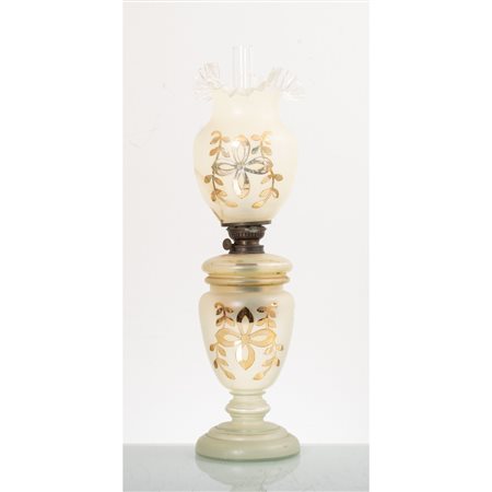 MANIFATTURA SICILIANA DEL XIX SECOLO, Lume a petrolio