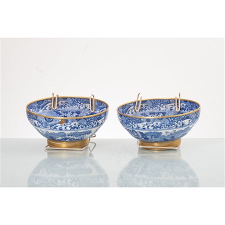 MANIFATTURA INGLESE DEL XIX SECOLO, Coppia di ciotole