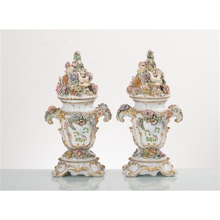 CAPODIMONTE, Coppia di vasi