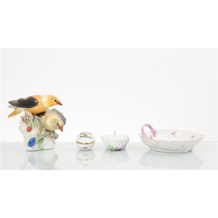 HEREND, Gruppo, due ciotole e scatola