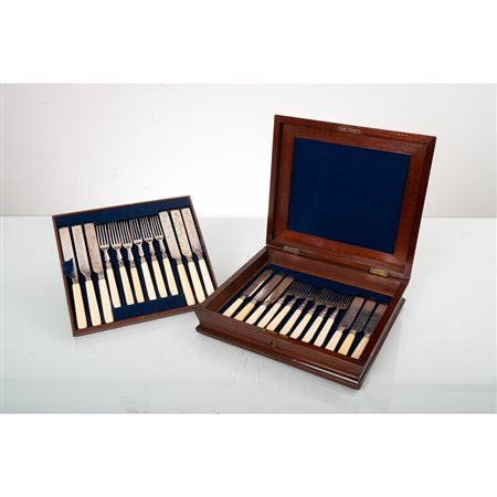 MANIFATTURA INGLESE DEL XIX SECOLO, Servizio da dolce